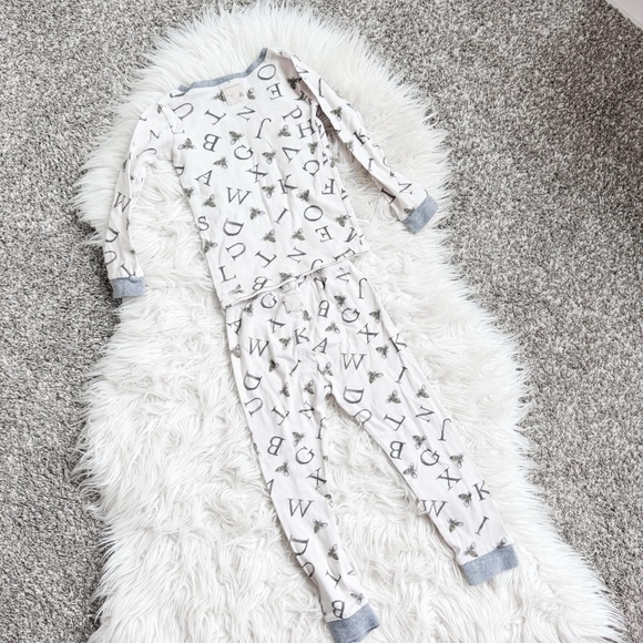 Burt's Bees | Organic Cotton Unisex A BEE C’s Alphabet Pajamas - Picture 5 of 8